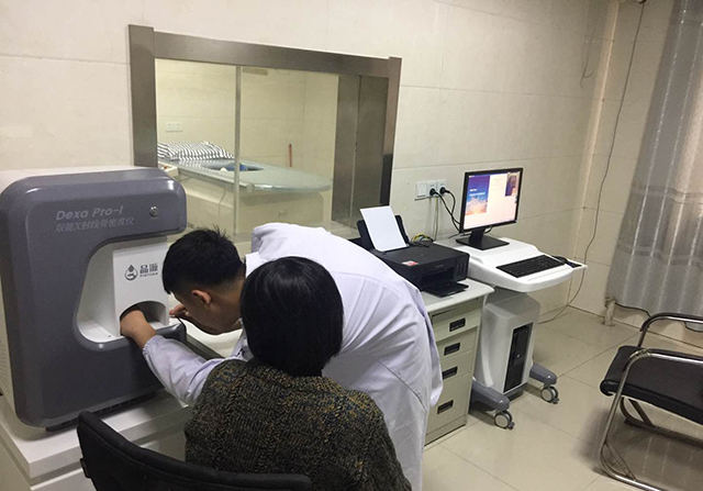 年輕人檢測骨密度選擇超聲骨密度檢測儀的還是X射線骨密度檢測儀的？